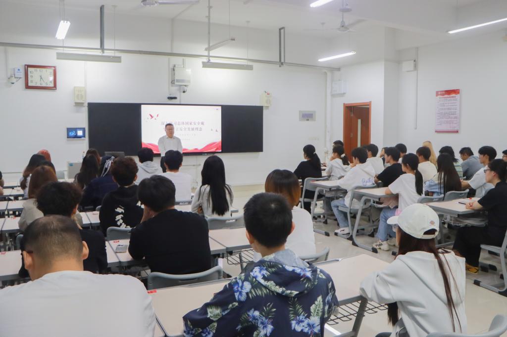 20250924丰雷书记讲党课 (2).jpg